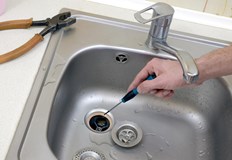 Масло кафе и брашно са най честите причини за запушванеЗапушената кухненска