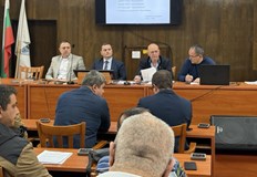 Фирмите осигуриха техника и материали за почистване на улици и