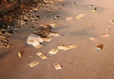 У апашите са намерени пари златни накити и мобилни телефониПолицаи