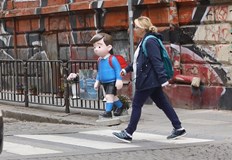 Четири от манекените бяха унищожени от вандали само ден след