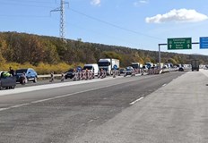 Ремонтът на участъка и техническата повреда предизвикаха колони в двете