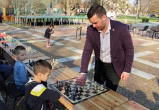Обучението започва през ноември и е част от Националното шахматно