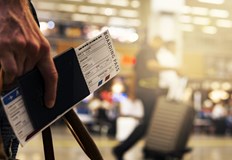 Полицията разследва сигнали за подозрителни обекти в небетоПистата на летището