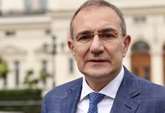 Социалният министър ще представи данни за явлението деца раждат деца Социалното