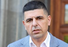 Лидерът на Да България обвини премиера в зависимост от магната