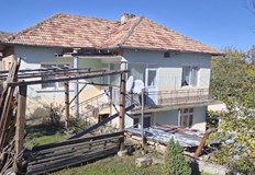 Вероятната причина е скандал за пари80 годишна жена е била убита