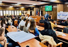 Кметът награди двама талантливи спортисти за постиженията им през летните