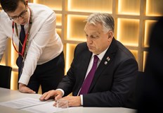 Виктор Орбан разговоря с компанията МОЛ заради мерките срещу Лукойл