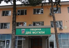 Комплексът предлага тенис корт фитнес зала сауна и барче с