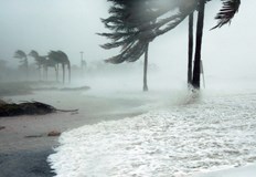 Ветровете се усилиха до 220 километра в час и заплашват