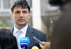 Полицията ще засили присъствието си пред търговските центрове след снощното