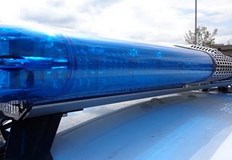 Шофьорът на лек автомобил е пострадал сериозно при челен удар