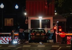 Сикрет сървис задържа шофьора веднага след сблъсъкаМъж беше задържан след