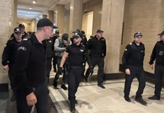 Обвиняват го в принуда с оръжие той смята че е