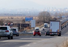 АПИ обновява мантинели в два участъкаДо 18 00 часа днес пътуващите