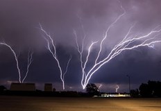 Явлението създава призраци в атмосфератаДесетилетия наред се смяташе че мълнията