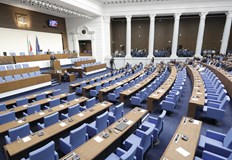 Регистрираха се само 53 народни представители при необходими 121Парламентът няма
