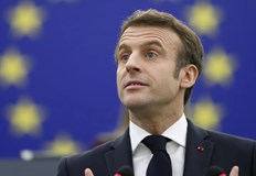 Френският президент призова за строга регулация на социалните мрежи в