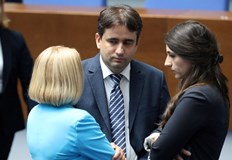 Свидетели твърдят че са били заплашвани да дават неверни показания