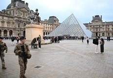 Под полицейски ескорт ценностите са транспортирани до трезорите на 26