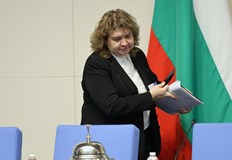 Киселова напуска поста след 10 месеца начело на Народното събраниеПредседателят