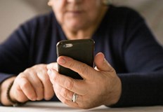 Полицай поискал пари за животоспасяваща операция на дъщеря ѝВъзрастна жена