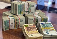 Стойността на парите в брой намалява с над 3 милиарда