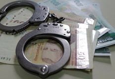 Над 30 души са пострадали от схемата с такса одобрение