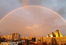 Валежите спират следобед температурите достигат 24 градусаПъстра дъга се показа