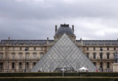 Парижката прокуратура потвърди ареститеДвама мъже заподозрени за дръзката кражба на