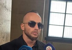 Гръцкият модел отрече участие в насилието твърди че е хетеросексуаленГръцкият