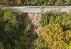 Отводнителните канали не издържаха на проливните дъждове пропадането е близо