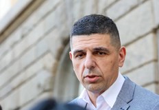 Депутатите не могат да минават покрай кабинета на Делян ПеевскиДепутатът