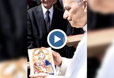 Керамичната творба на Пламена Пейкова вече е във ВатиканаПапа Лъв