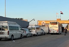 Броят на камионите намален наполовина заради забавяне предаването на тела