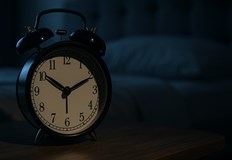 В 4 00 часа стрелките се местят на 3 00 часаТази нощ