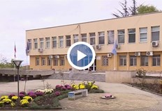 Сградата е напълно обновена но вече повече от три години