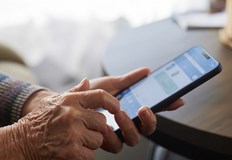 Граждани получават обаждания и съобщения с призиви да променят банковите