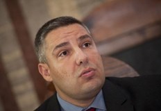 Случаят е по дело за обезщетение за незаконно задържане под