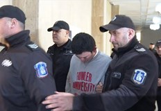 Родственикът на обвиняемия в тройно убийство е разпитван за съучастие