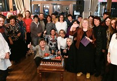 Заместник министърът Дора Янкова кметът Пенчо Милков и ръководството на БСП