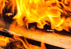 Мъж получи изгаряния при опит да потуши пожар в дома