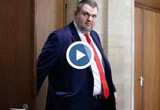 Партията твърди че той нарушава санкциите Магнитски с банкови трансфери Да