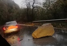 Пътят между Панчарево и Долни Пасарел е наводнен но не