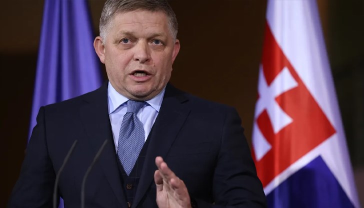 Решението е единодушно и взето заради проруските позиции на словашкия премиер