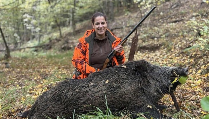 Биляна Цорева съчетава работата с първокласници със страстта си към лова