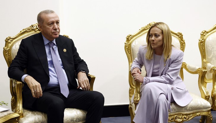 Италианският премиер призна, че тютюнопушенето я прави по-общителна