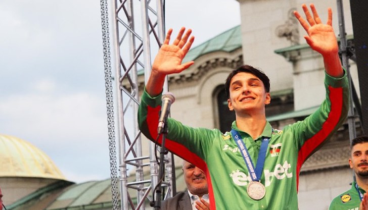 Младият волейболист тренира под ръководството на Пламен Константинов и Андрей Жеков