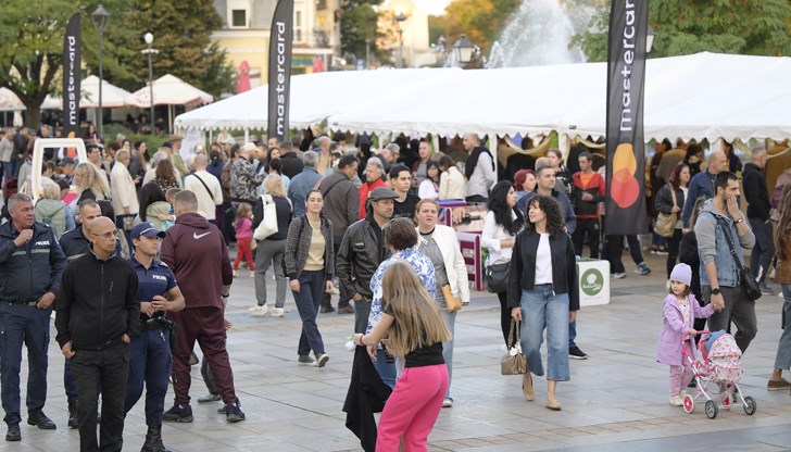 Милица Гладнишка и Биг Бенд Русе създадоха празнична атмосфера на площад "Свобода"
