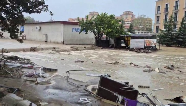 Продължават проверките на строежите в вилно селище "Елените"